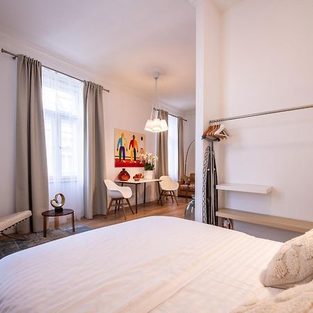 Modern Downtown Apt - Renovated, On Ideal Location Prague Luaran gambar