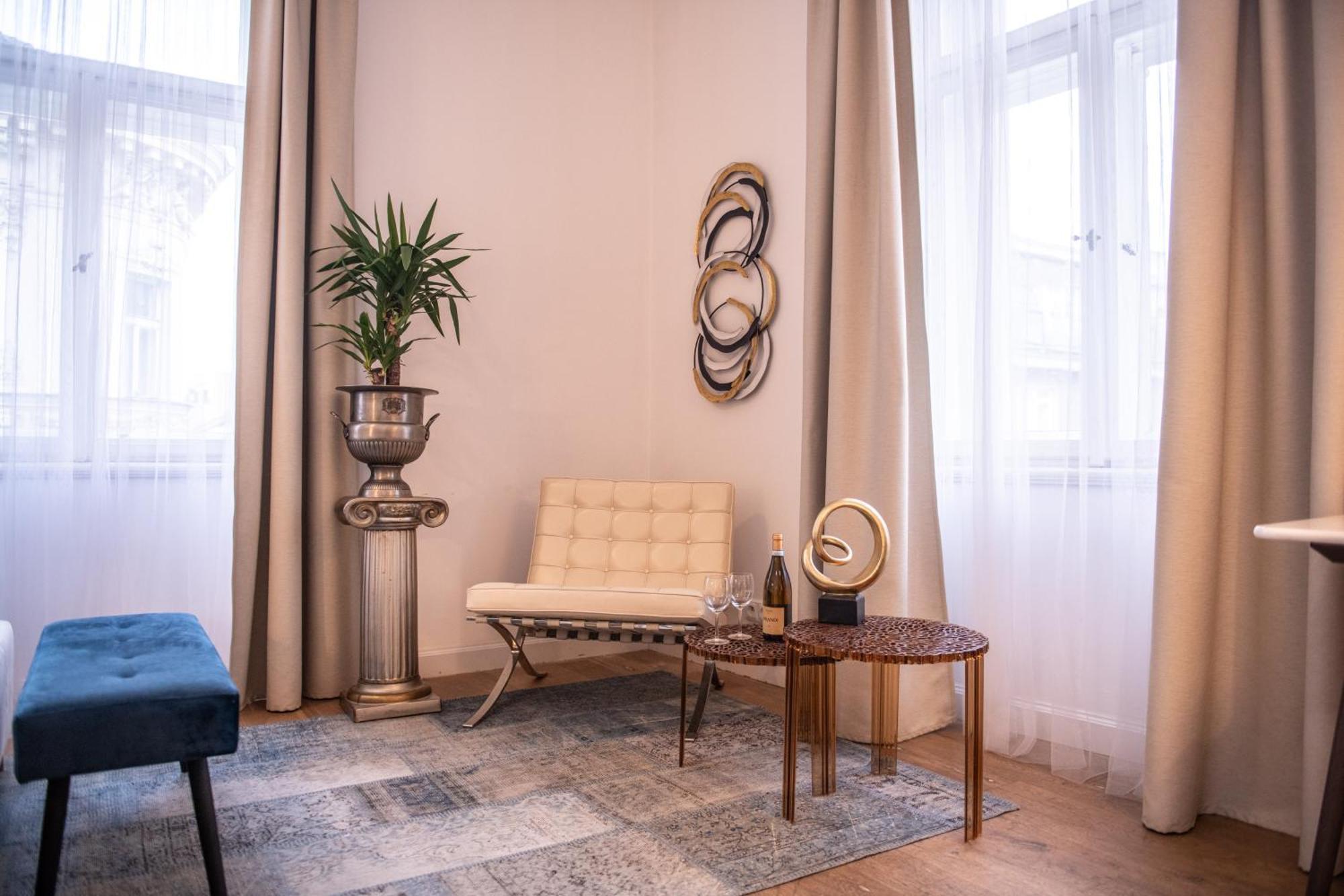 Modern Downtown Apt - Renovated, On Ideal Location Prague Luaran gambar