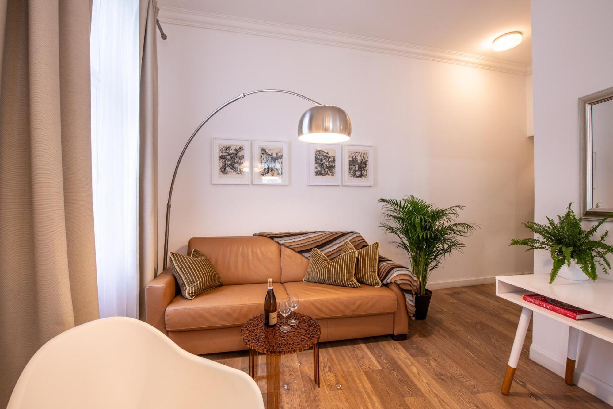 Modern Downtown Apt - Renovated, On Ideal Location Prague Luaran gambar
