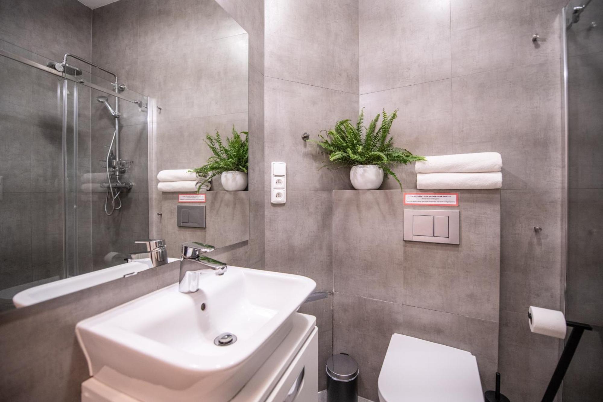 Modern Downtown Apt - Renovated, On Ideal Location Prague Luaran gambar