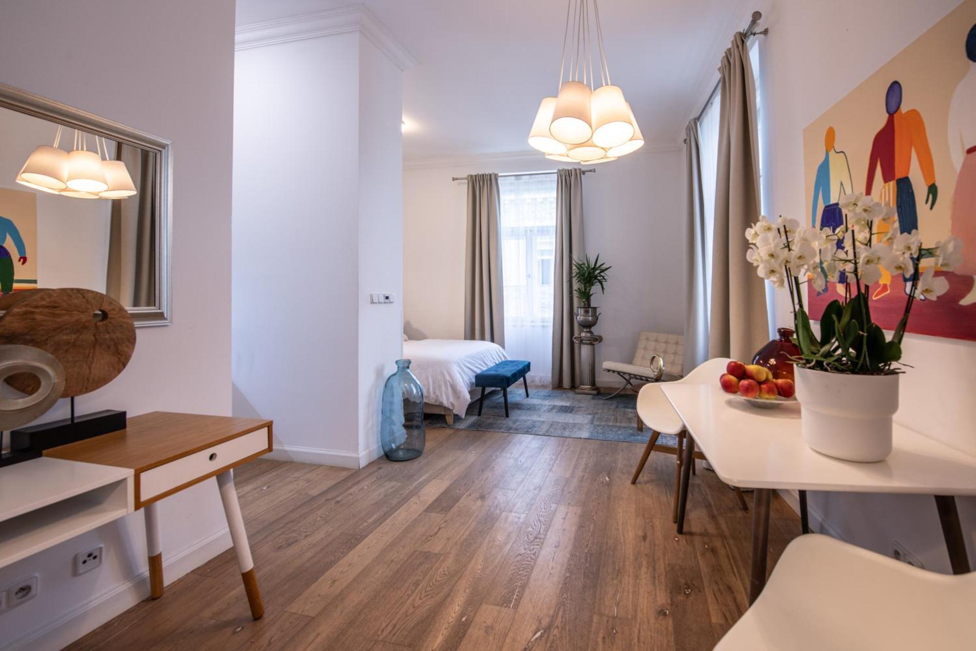 Modern Downtown Apt - Renovated, On Ideal Location Prague Luaran gambar