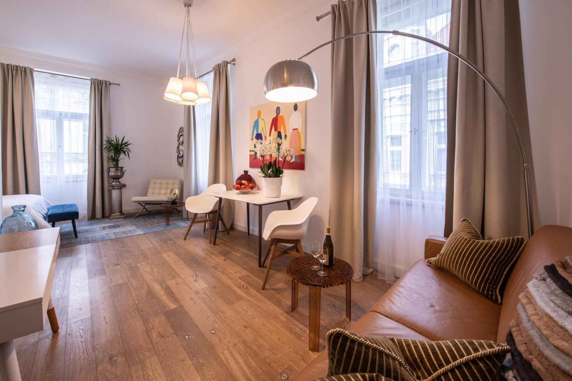 Modern Downtown Apt - Renovated, On Ideal Location Prague Luaran gambar