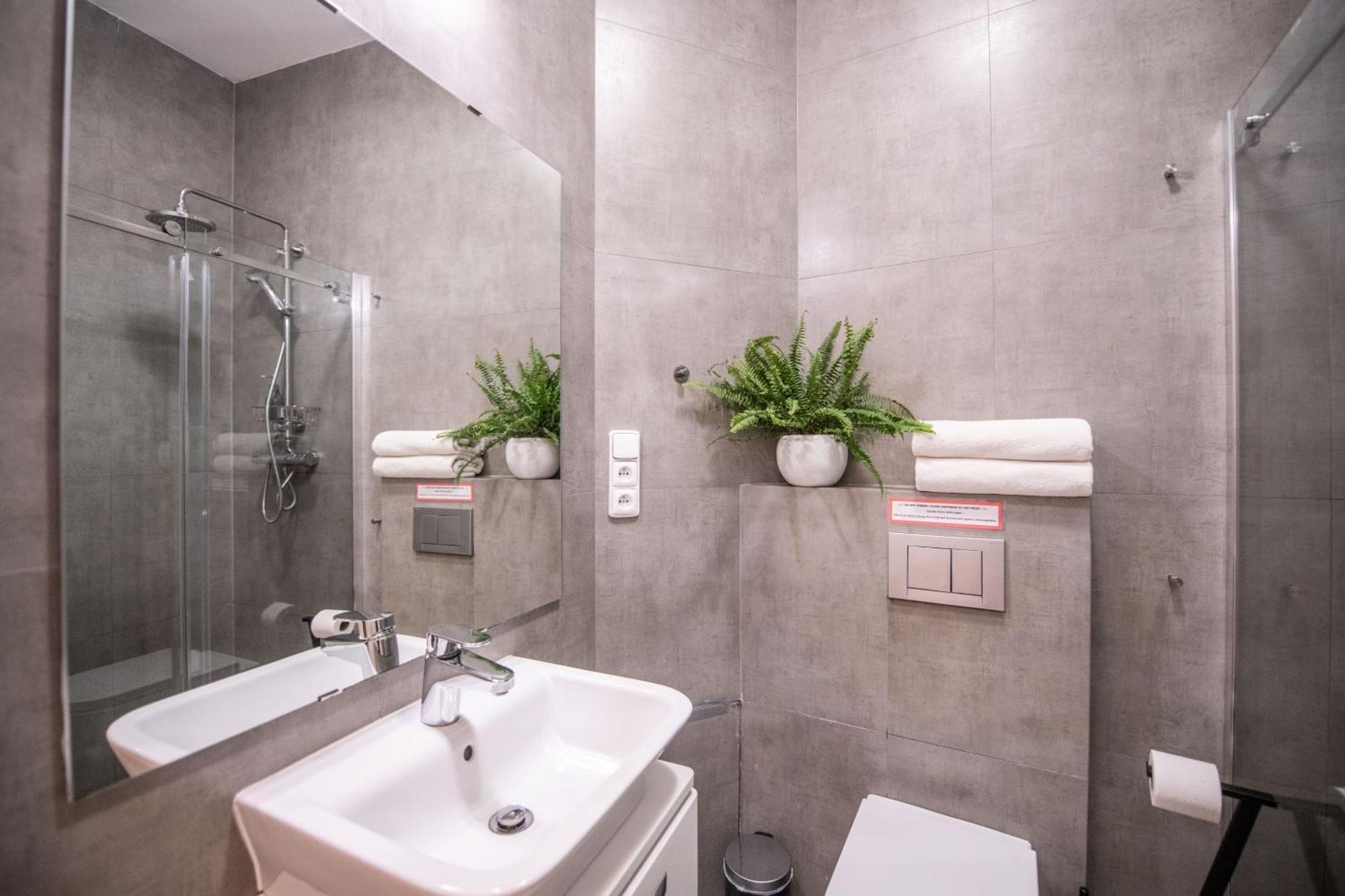 Modern Downtown Apt - Renovated, On Ideal Location Prague Luaran gambar