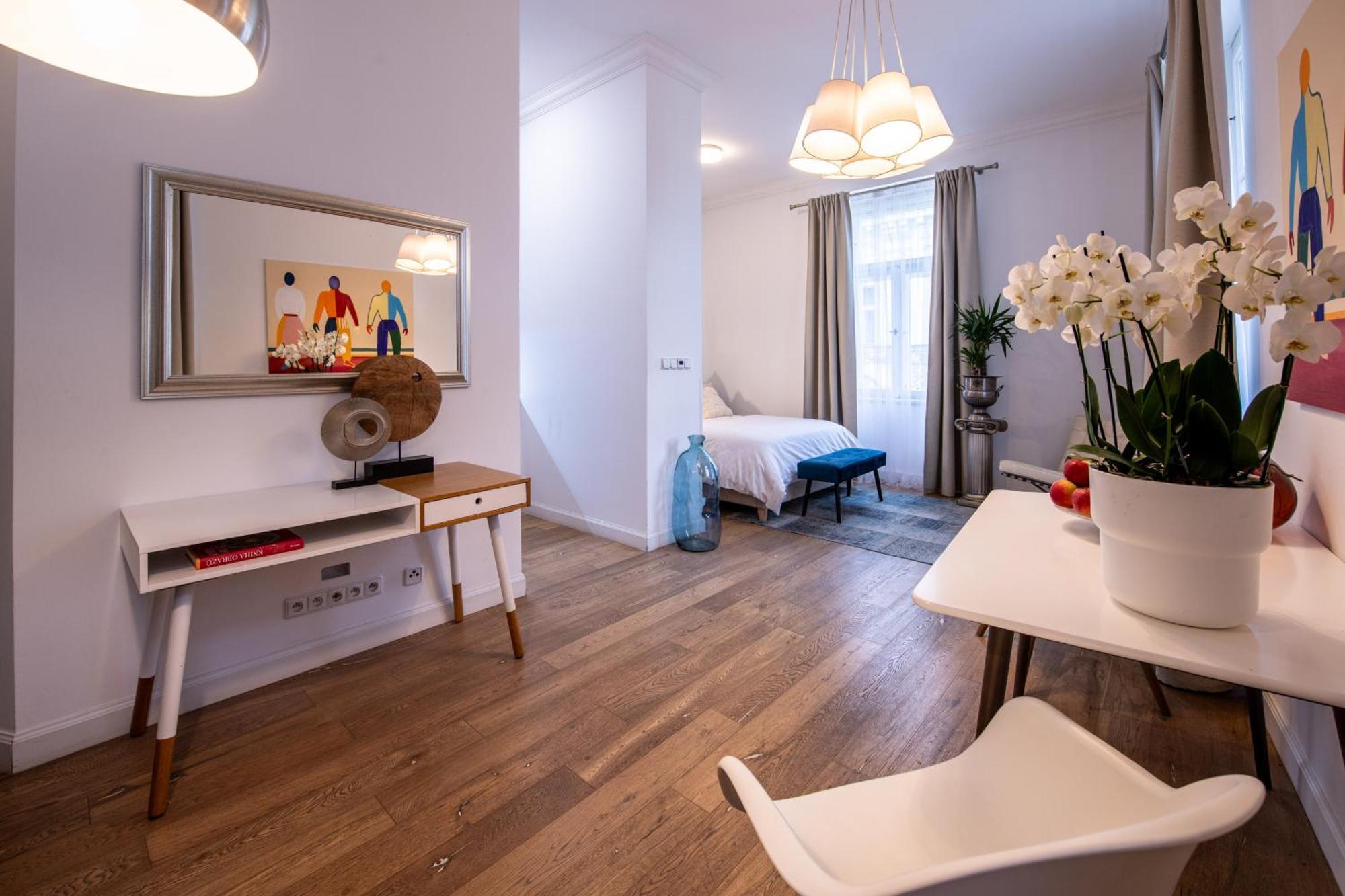 Modern Downtown Apt - Renovated, On Ideal Location Prague Luaran gambar