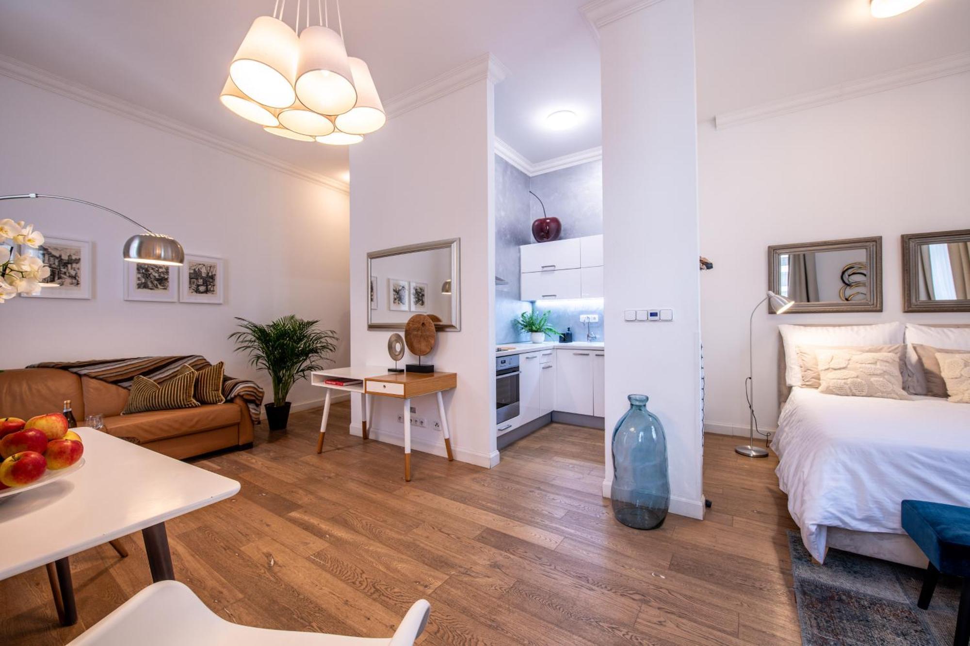 Modern Downtown Apt - Renovated, On Ideal Location Prague Luaran gambar